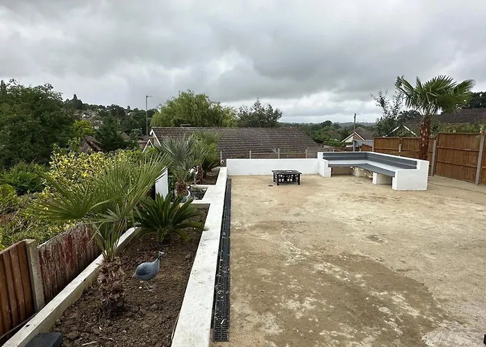 Luxurious & Elegant 6-Bed House
