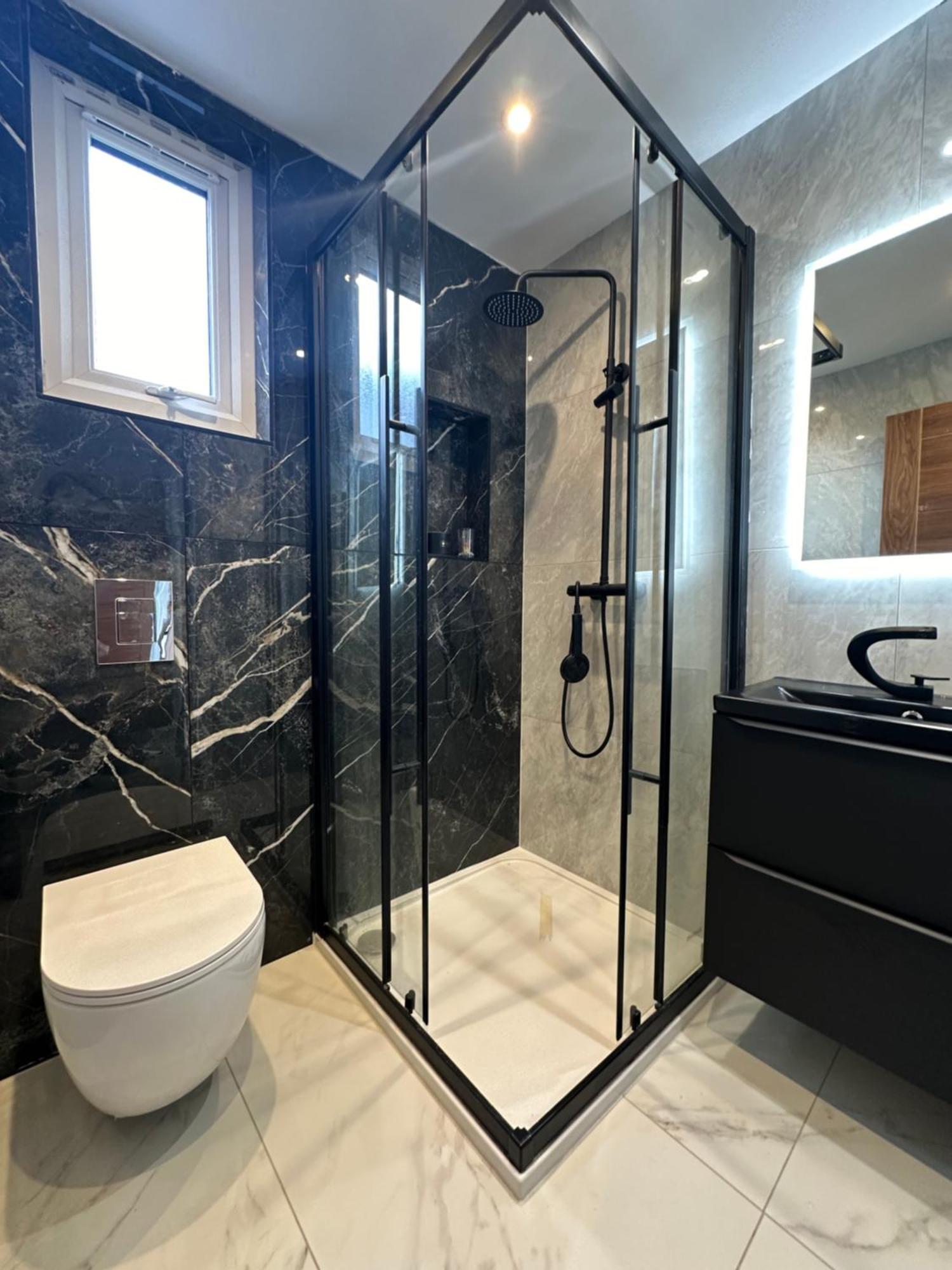 Luxurious & Elegant 6-bed House