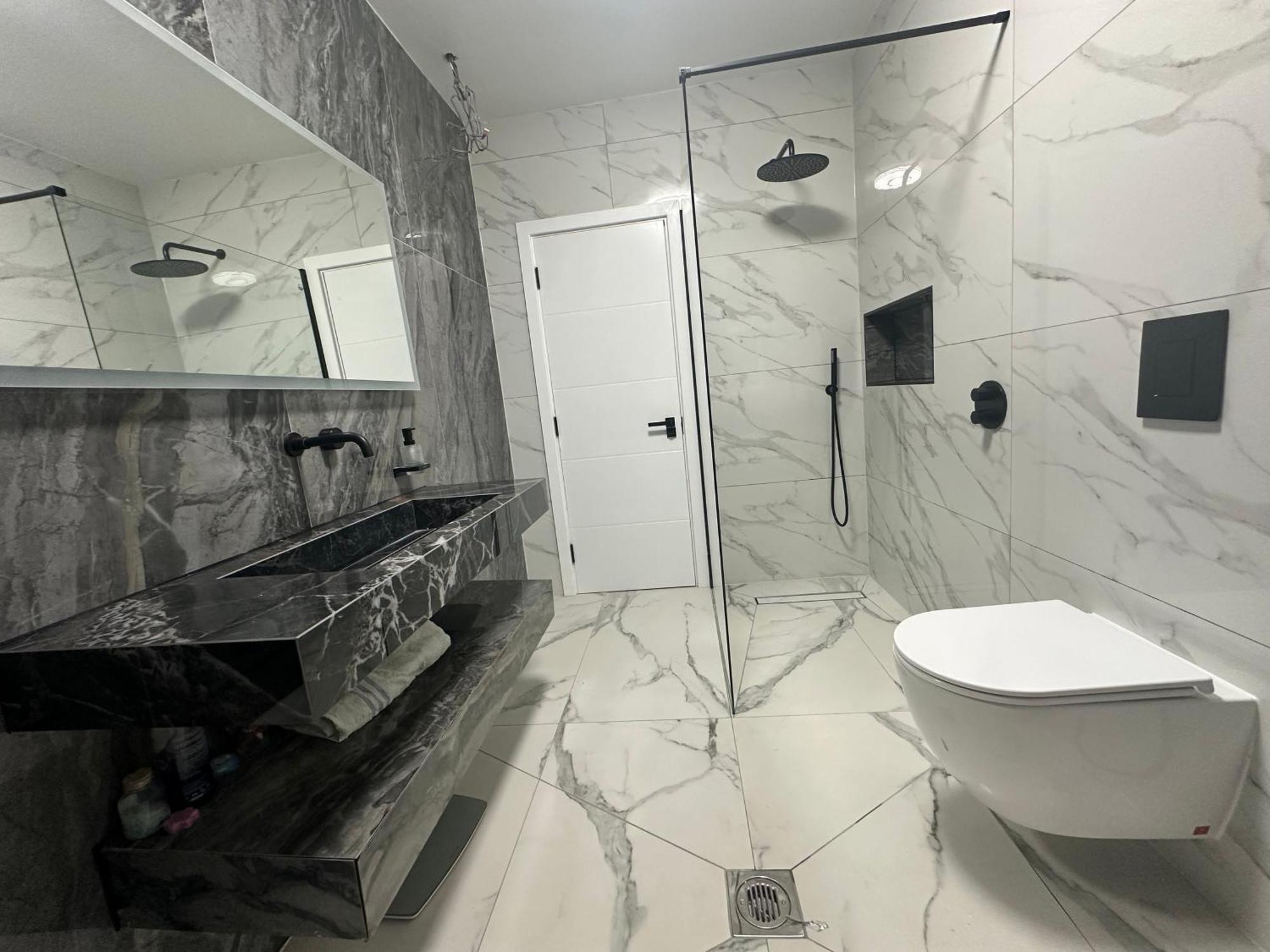 Luxurious & Elegant 6-bed House *