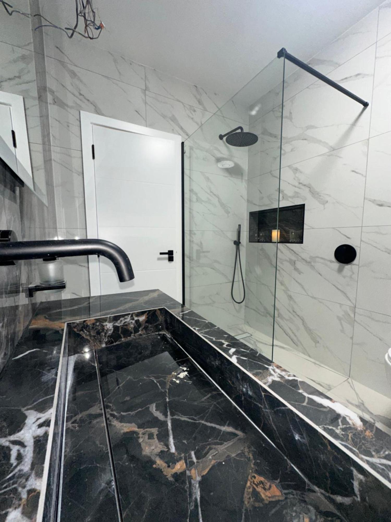 Luxurious & Elegant 6-bed House Barnet