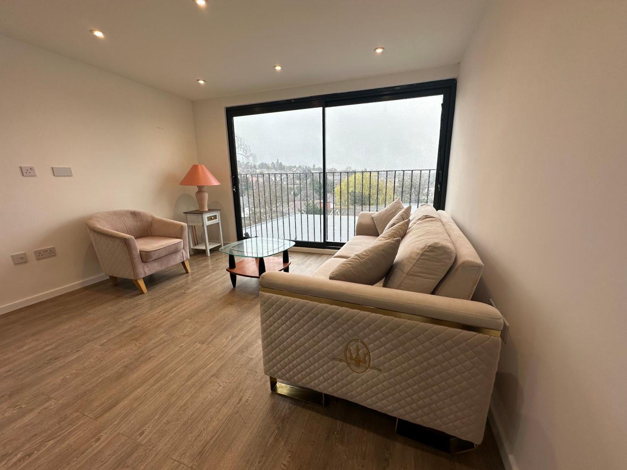 Luxurious & Elegant 6-bed House