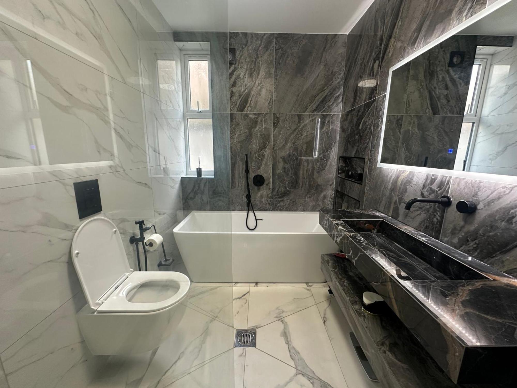 Luxurious & Elegant 6-bed House * Barnet