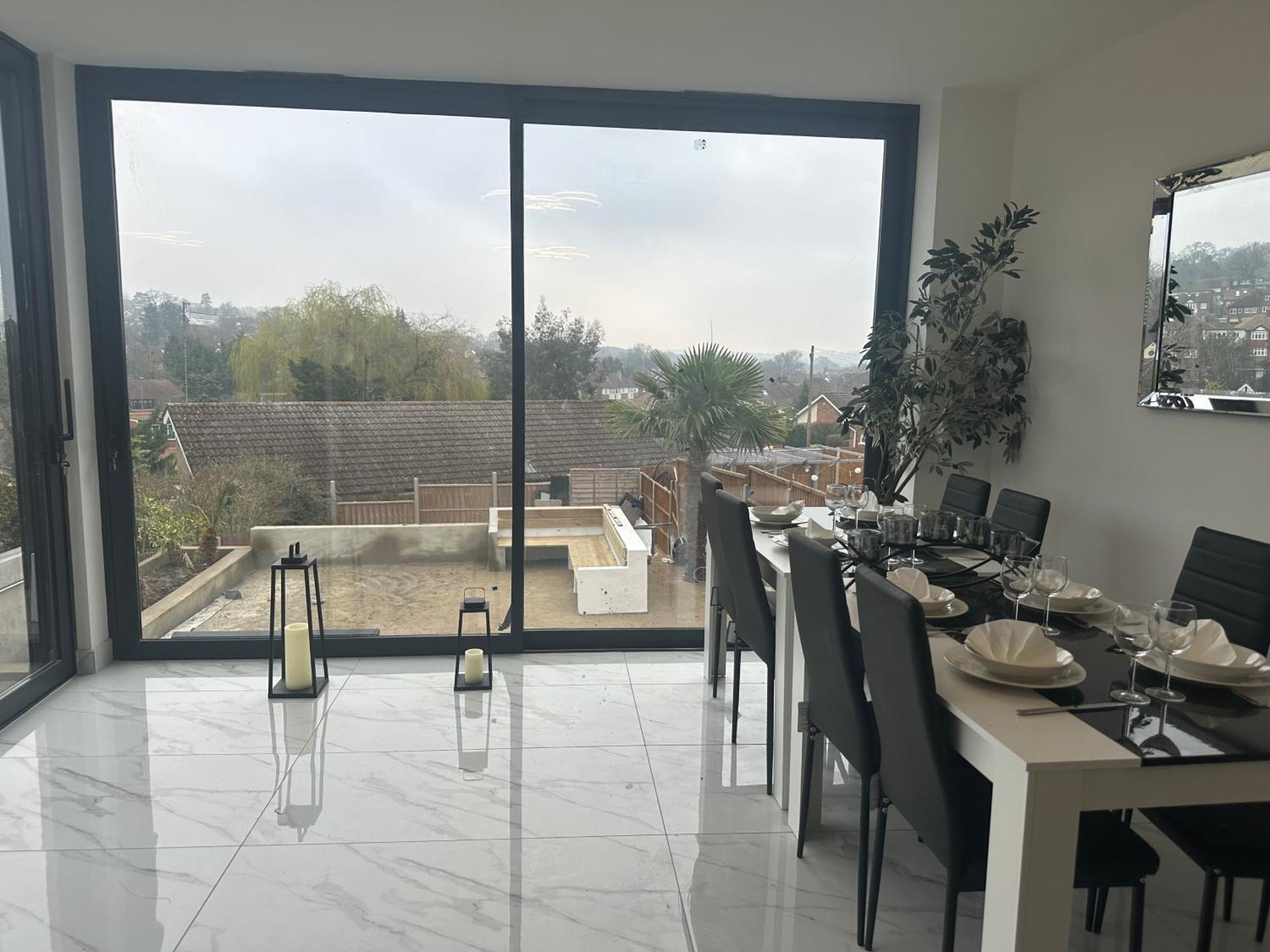 Luxurious & Elegant 6-bed House Villa *
