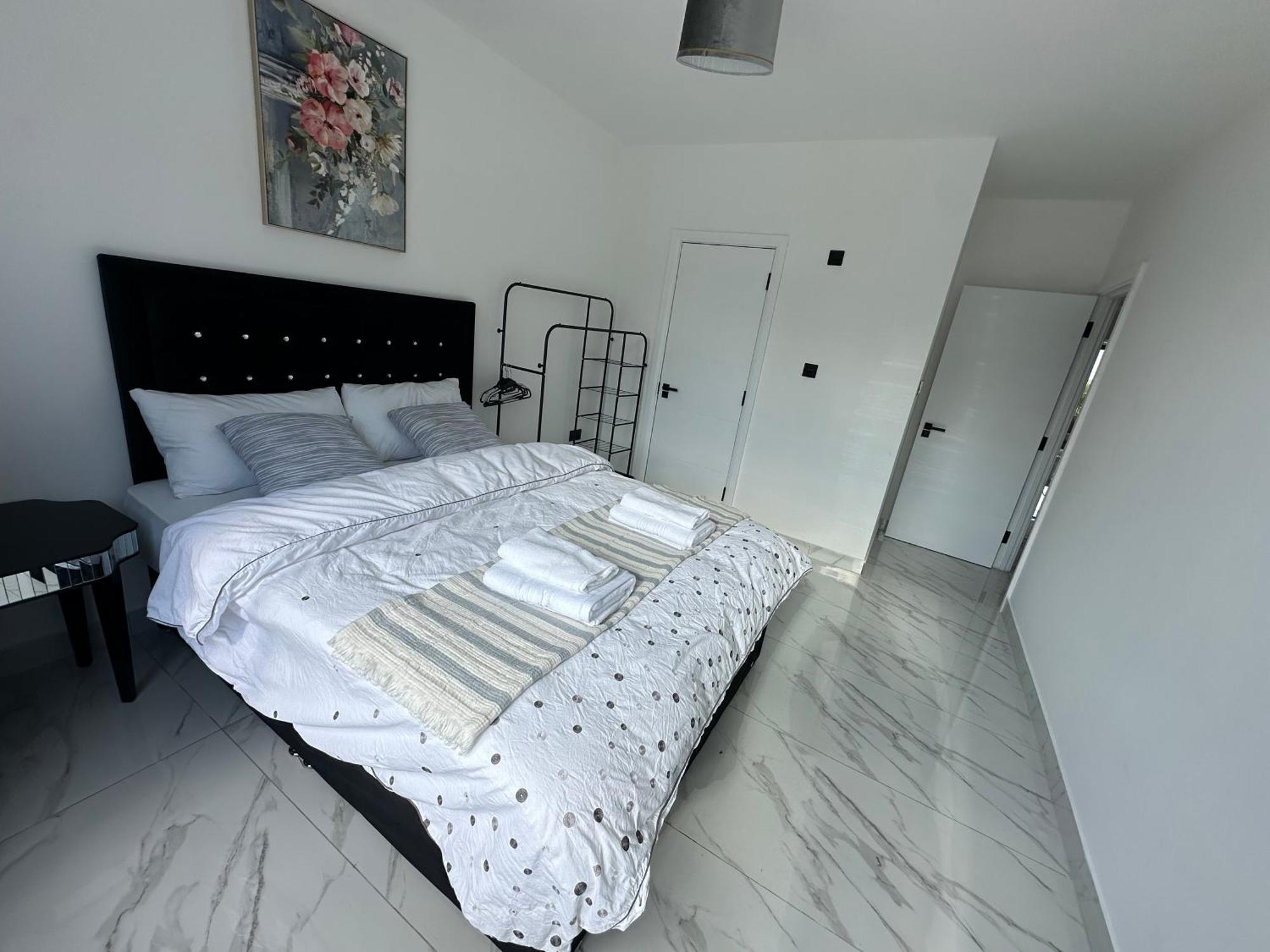 Luxurious & Elegant 6-bed House * Barnet