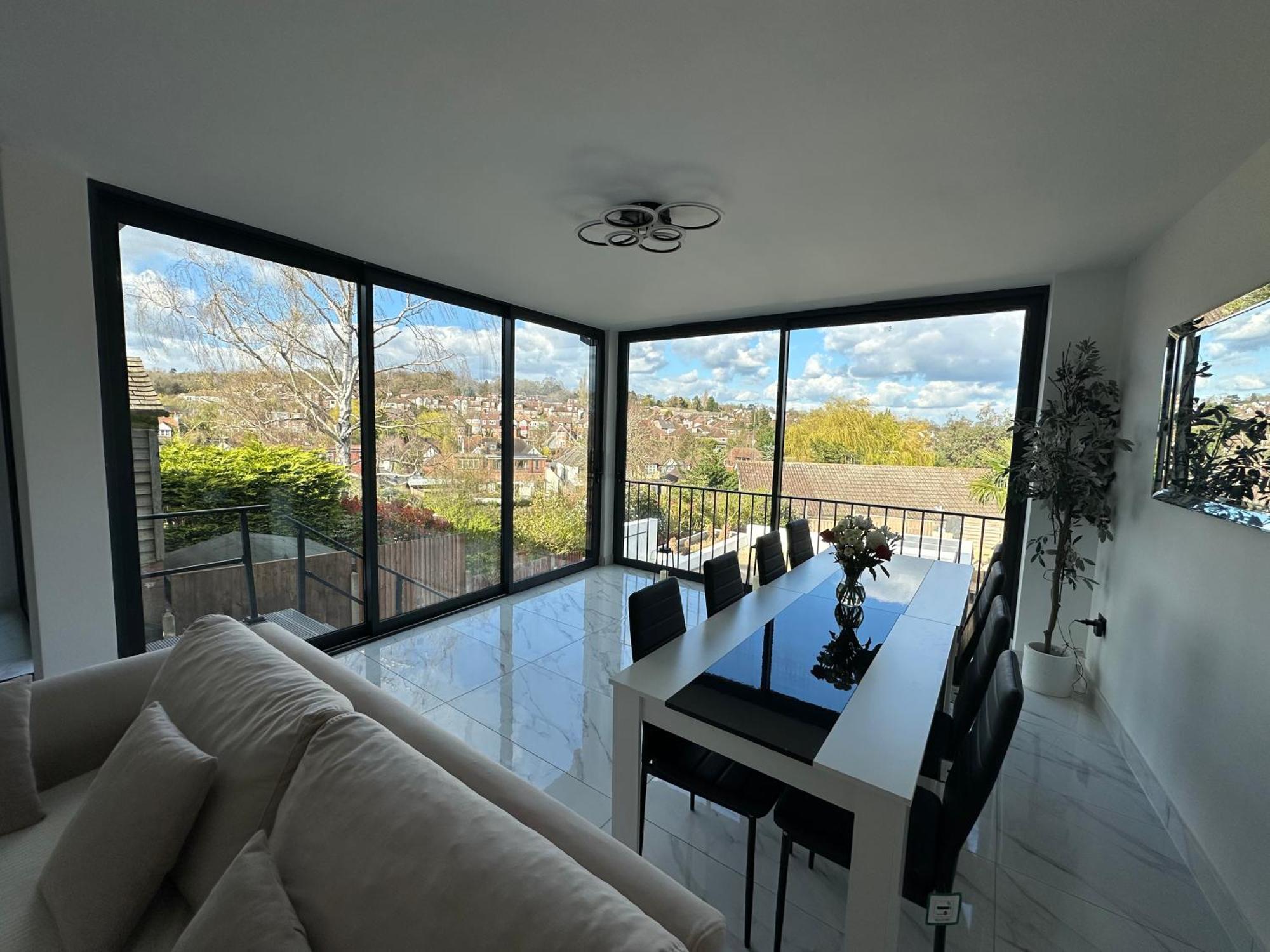 Luxurious & Elegant 6-bed House * Barnet